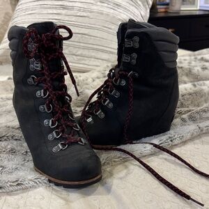 Sorel Black and Red Lace-Up Women's Boots